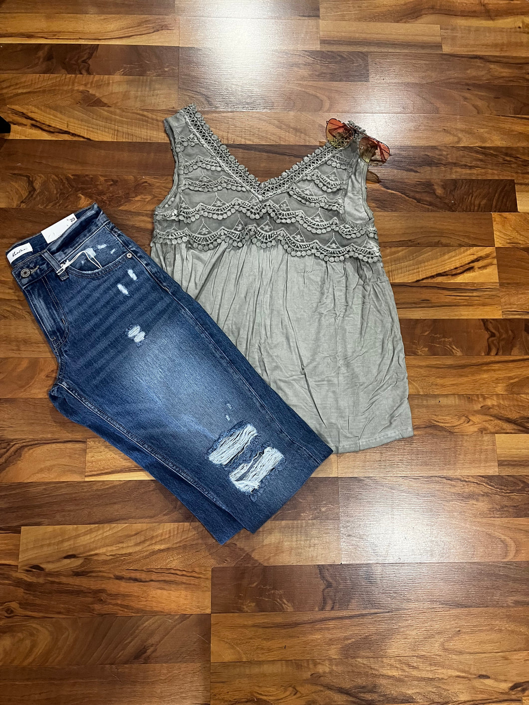 Desert Sage V Neck Lace Sleeveless POL Top 9/12/23 6977