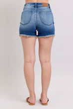 Medium V-Front Shorts w Shield Pockets
