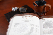 Daily Strength for Men (Daily Devotional)