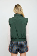 CROPPED MOCK NECK SNAP PUFFER VEST: CHOCOLATE BROWN