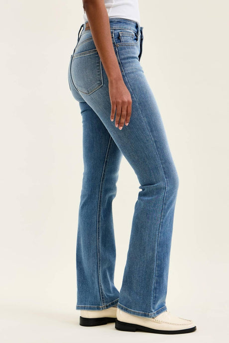 Medium Core High Waist Classic Contrast Wash Bootcut Judy Blue Jeans