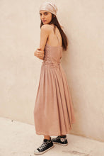 Taupe Solid Sweetheart Neck Lace Chiffon Midi Dress