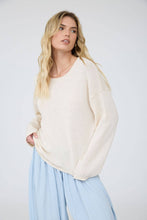 TEXTURED RAW EDGE LONG SLEEVE KNIT SWEATER: OXBLOOD