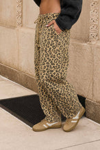 LEOPARD PRINT DRAWSTRING BARREL PANTS : BROWN