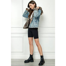 Med Wash Denim Leopard Fur Hoodie Revesible Veveret Jacket