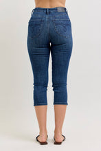 Dark High Waist T.C. Judy Blue Capris w/ Shield Back Pkts