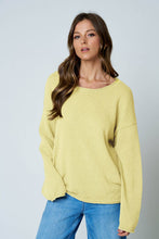 TEXTURED RAW EDGE LONG SLEEVE KNIT SWEATER: OXBLOOD