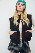 CROPPED MOCK NECK SNAP PUFFER VEST: CHOCOLATE BROWN