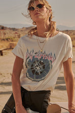 Ivory Def Leppard Adrenalize Vintage-Print Graphic Tee