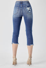 Dark High Rise Distressed Risen Capri 5/26/23 6336