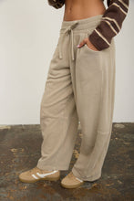 SMOCKED WAIST DRAWSTRING BARREL LEG SWEATPANTS: MAROON