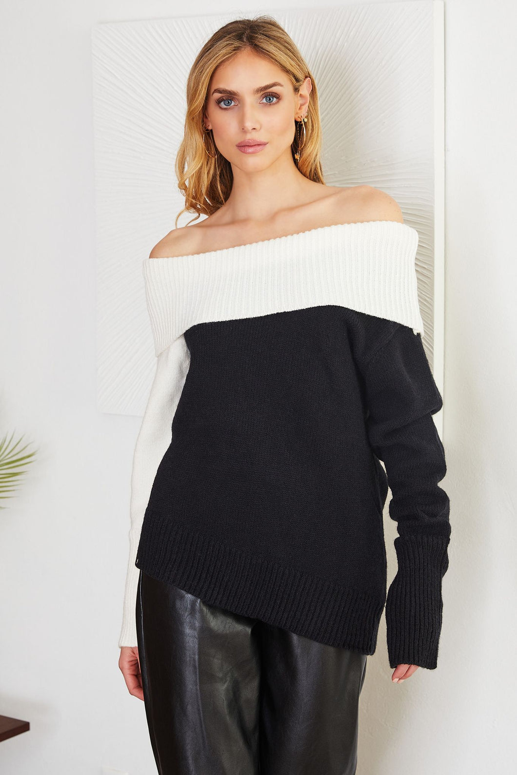 Black Two Tone Off Shoulder Long Sleeve Sweater Knit Venti Top 7/27/23 6699
