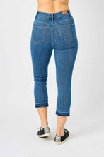 Medium High Waist Pull On Judy Blue Capri 5/22/24 8625