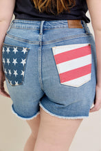 Medium High Waist American Flag Fray Hem Judy Blue Shorts 4/17/25 9756