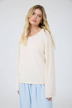 TEXTURED RAW EDGE LONG SLEEVE KNIT SWEATER: OXBLOOD