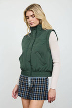 CROPPED MOCK NECK SNAP PUFFER VEST: CHOCOLATE BROWN