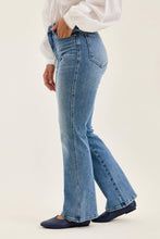Medium High Waist T.C. DAISY Bootcut Judy Blue Jeans