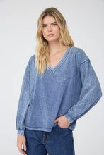 WASHED INVERTED SEAM DETAIL LONG SLEEVE KNIT TOP: EGGPLANT