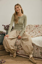 WASHED LONG SLEEVE RIBBED HENLEY KNIT TOP: LIGHT OLIVE