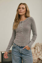 WASHED LONG SLEEVE RIBBED HENLEY KNIT TOP: VINTAGE BLUE