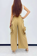 X9932CP Ruffle Cargo Wide-Leg Pants: BLACK / M