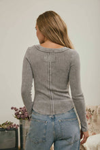 WASHED LONG SLEEVE RIBBED HENLEY KNIT TOP: LIGHT OLIVE