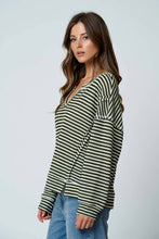 STRIPE SPLIT NECK LONG SLEEVE SEAM DETAIL KNIT TOP: BROWN