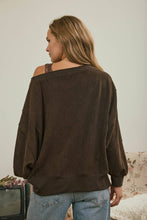 TIERED SLEEVE BOAT NECK EXPOSED SEAM KNIT TOP: DARK BROWN