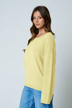 TEXTURED RAW EDGE LONG SLEEVE KNIT SWEATER: OXBLOOD