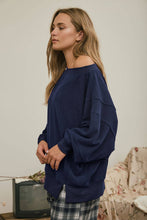 TIERED SLEEVE BOAT NECK EXPOSED SEAM KNIT TOP: DARK BROWN