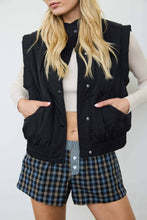 CROPPED MOCK NECK SNAP PUFFER VEST: CHOCOLATE BROWN