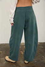 SMOCKED WAIST DRAWSTRING BARREL LEG SWEATPANTS: MAROON