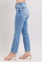 Medium Cellphone Pocket Vintage Wash Slim Fit Judy Blue Jeans
