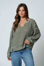 STRIPE SPLIT NECK LONG SLEEVE SEAM DETAIL KNIT TOP: BROWN