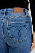 Medium Mid Rise Boyfriend Classic Cuffed Judy Blue Jeans