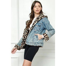 Med Wash Denim Leopard Fur Hoodie Revesible Veveret Jacket