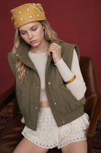 CROPPED MOCK NECK SNAP PUFFER VEST: CHOCOLATE BROWN