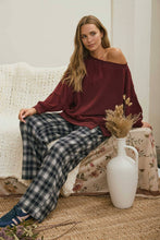 TIERED SLEEVE BOAT NECK EXPOSED SEAM KNIT TOP: DARK BROWN