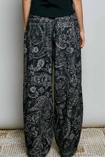 Vintage Washed Printed Twill Wide-Leg Woven Pants: BLACK PAISLEY