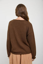 TEXTURED RAW EDGE LONG SLEEVE KNIT SWEATER: OXBLOOD