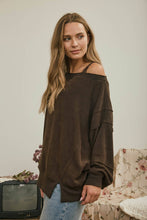 TIERED SLEEVE BOAT NECK EXPOSED SEAM KNIT TOP: DARK BROWN