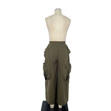 X9932CP Ruffle Cargo Wide-Leg Pants: BLACK / M