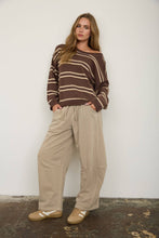 SMOCKED WAIST DRAWSTRING BARREL LEG SWEATPANTS: MAROON