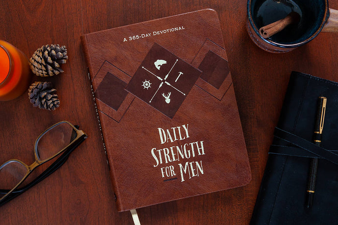 Daily Strength for Men (Daily Devotional)