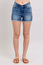 Medium V-Front Shorts w Shield Pockets