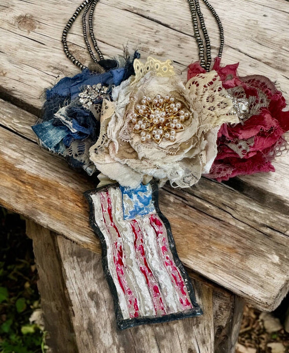 Flower Flag Stone Rare Bird Necklace
