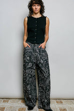 Vintage Washed Printed Twill Wide-Leg Woven Pants: BLACK PAISLEY