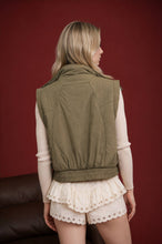 CROPPED MOCK NECK SNAP PUFFER VEST: CHOCOLATE BROWN