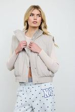 CROPPED MOCK NECK SNAP PUFFER VEST: CHOCOLATE BROWN