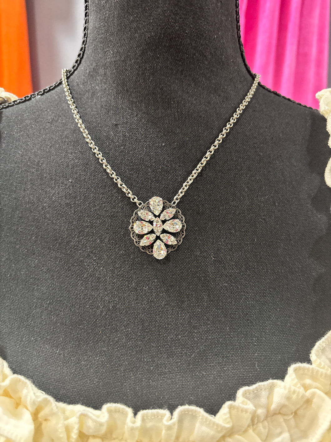 Leaf Pendant Rachel Marie Necklace 5/4/26 1280